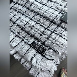 New Karl Lagerfeld scarf evy